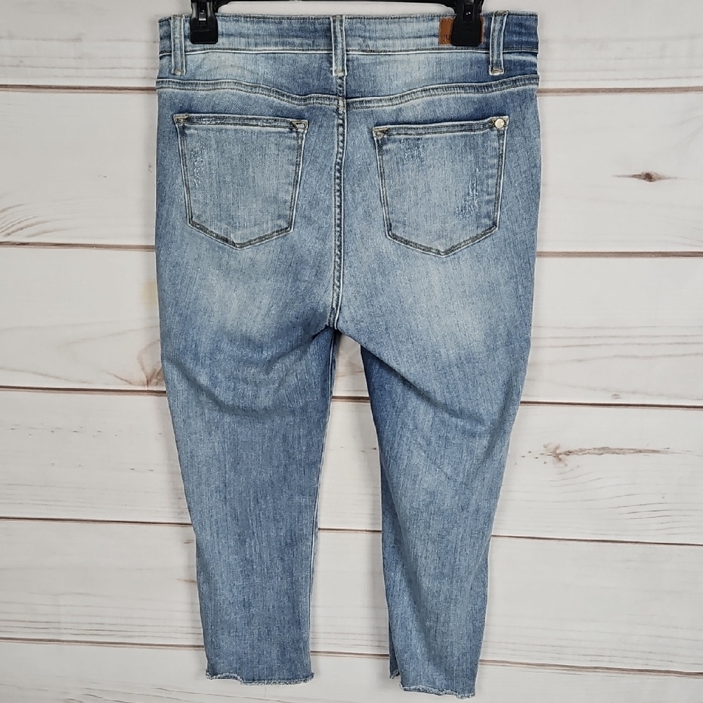 Judy Blue Distressed Skinny Fit Capri Cropped Jeans Raw Hem - Size 7/28 - Picture 2 of 15
